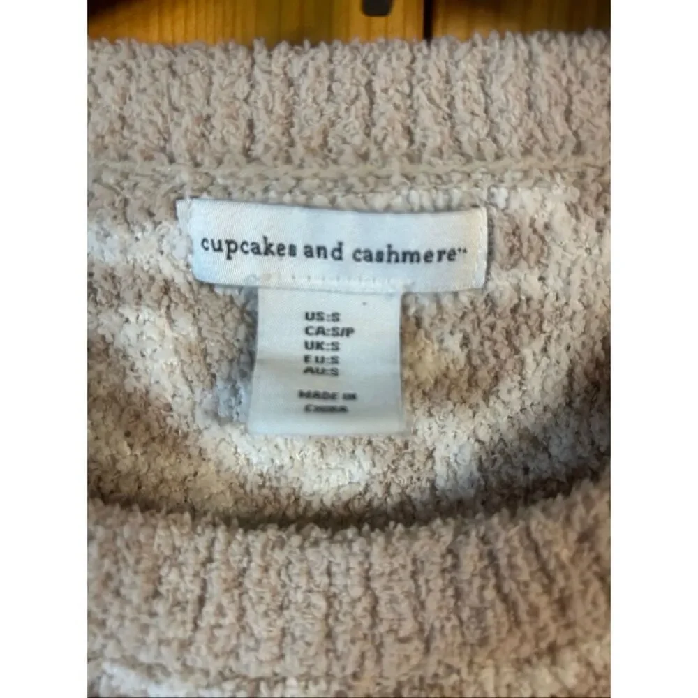 Cupcakes And Cashmere Pullover Leopard Print Sweater Tan White Size Small (5681)